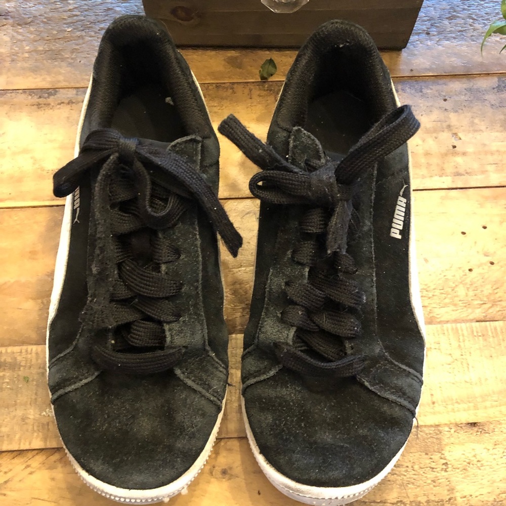 Puma boys size‎ 4 suede sneakers